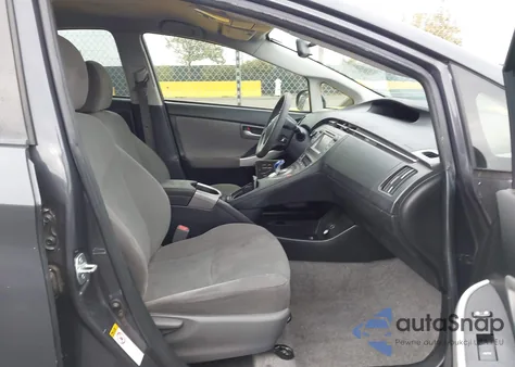 2015 Toyota Prius Two z USA, uszkodzony, nr VIN JTDKN3DU9F0461599